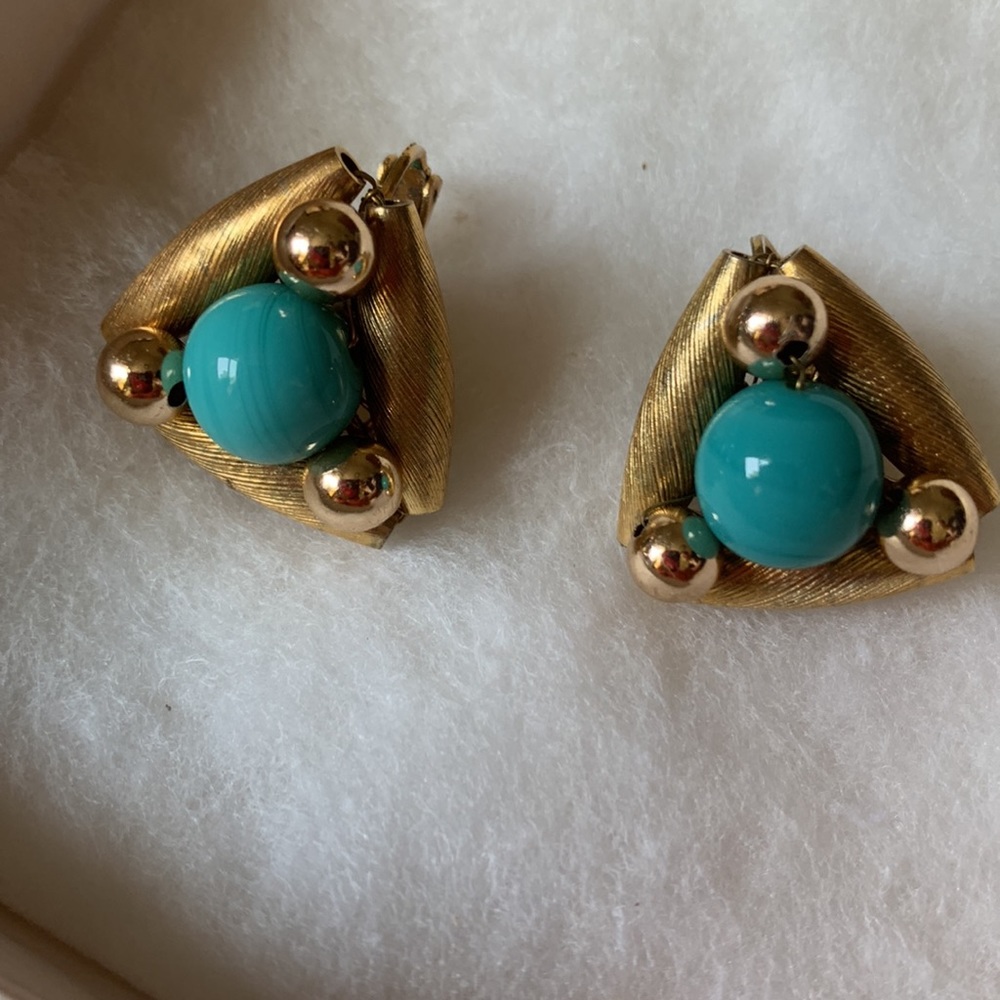 VOGUE Vintage CLIP Earrings, Turquoise and Goldtone